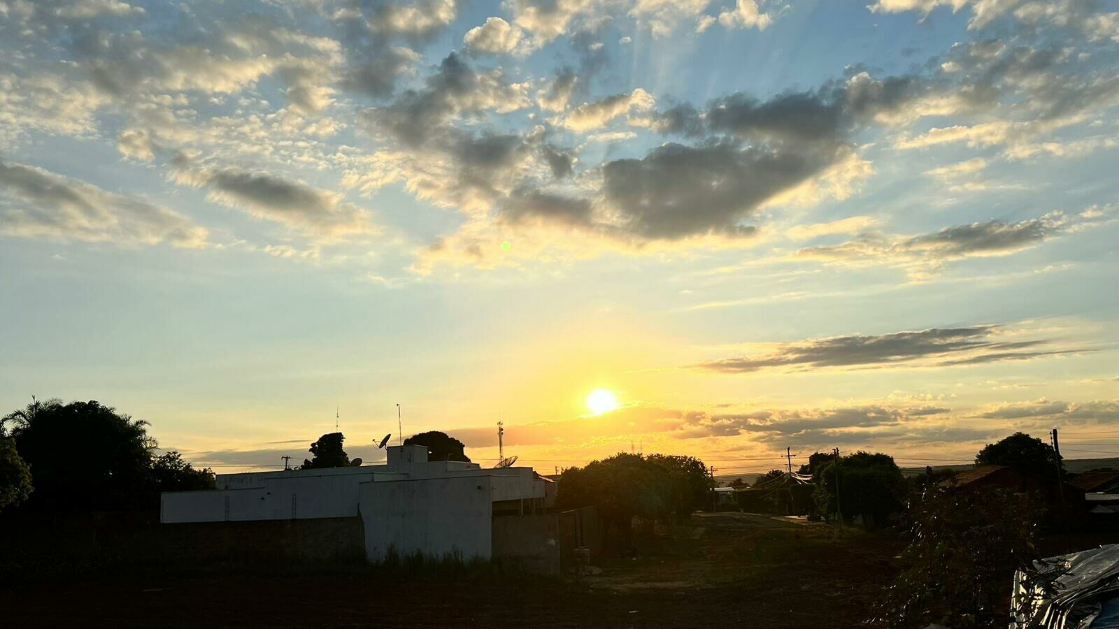 Imagem de compartilhamento para o artigo Com calor e sem chuva, confira a previsão do tempo desta sexta-feira para Costa Rica e Alcinópolis da MS Todo dia